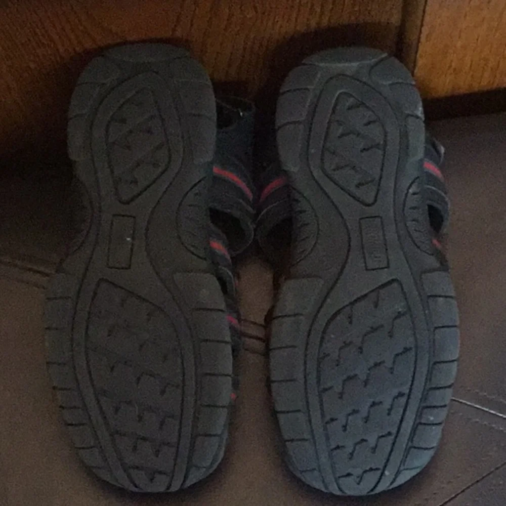 Khombu Sandals‎